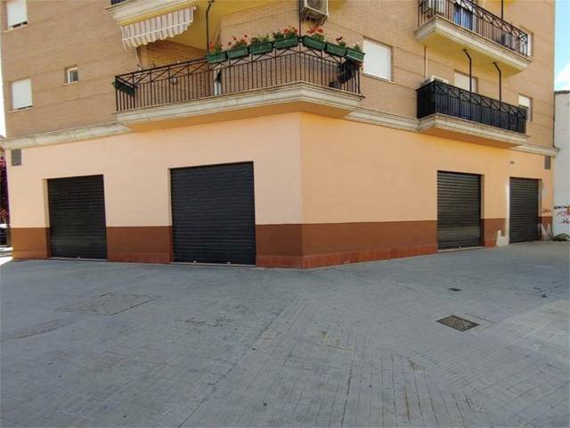 Local comercial en Alquiler en Avenida Real de Madrid en Faitanar