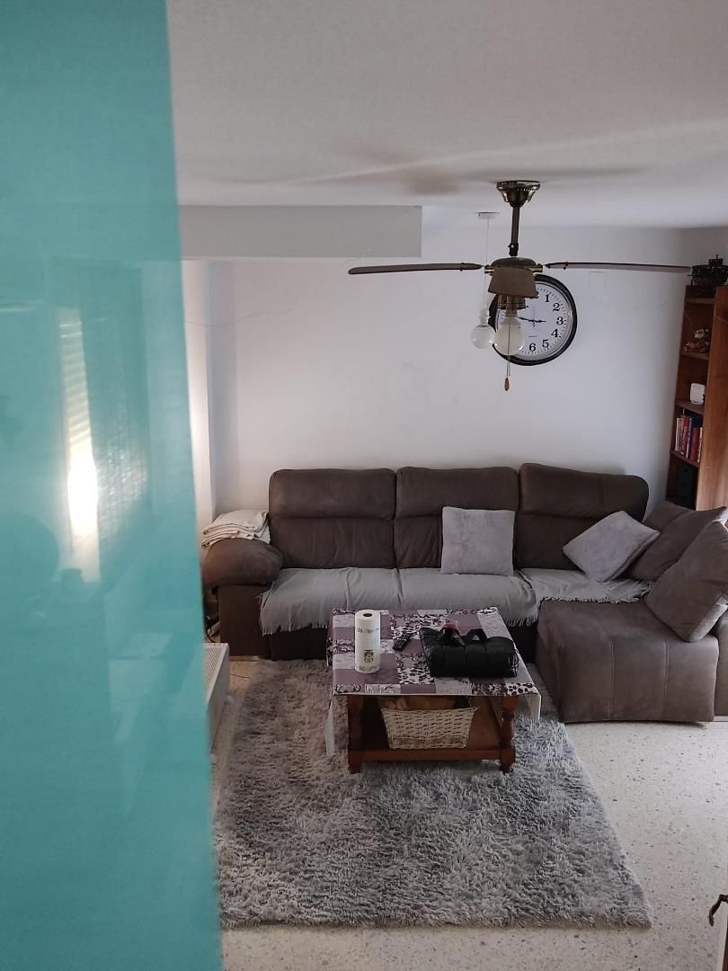 Living room of Duplex for sale in Torre del Campo  with Storage room, Furnished and Oven