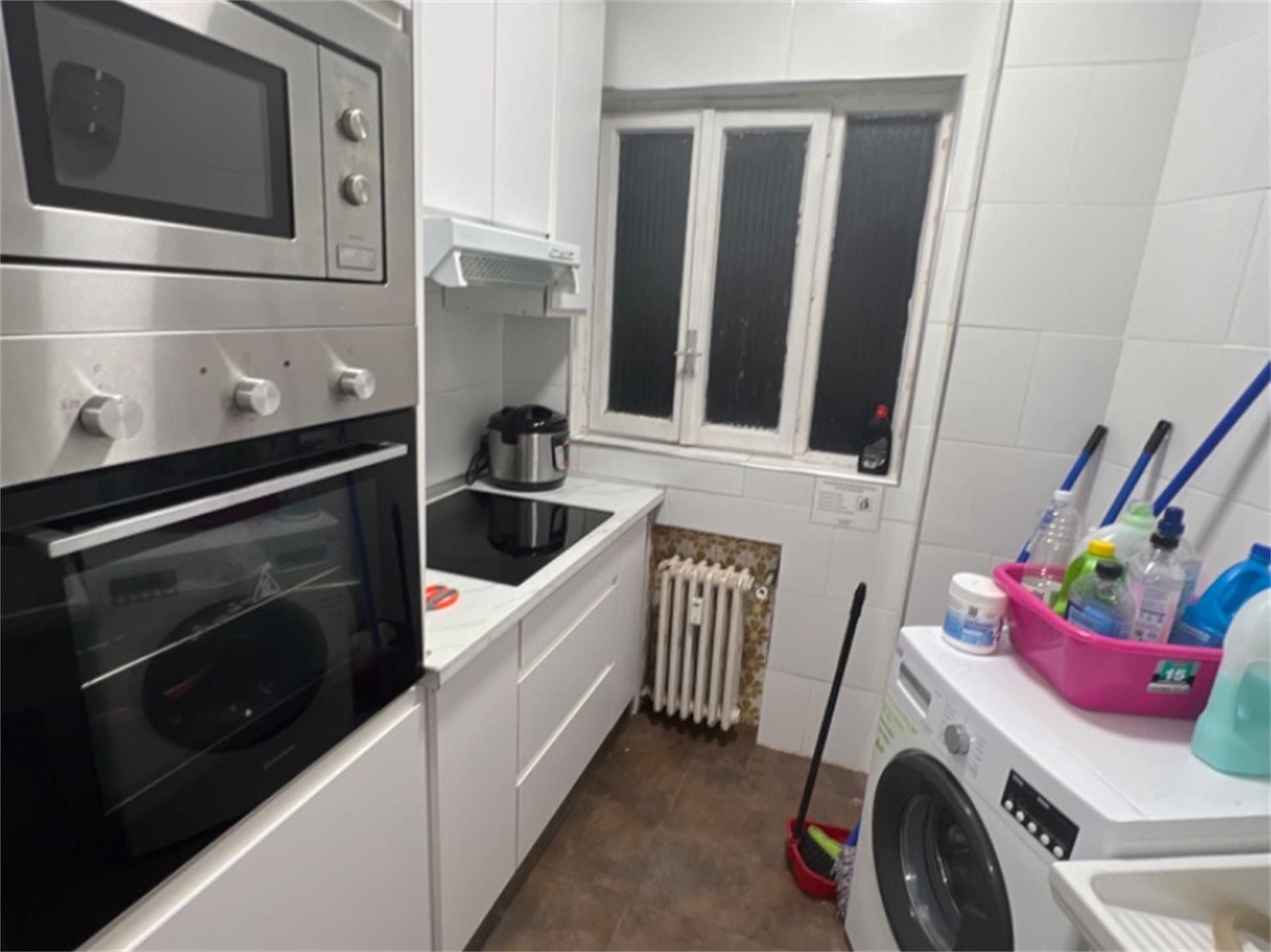 Cuina de Apartament per a compartir en  Madrid Capital amb Aire condicionat, Calefacció i Parquet