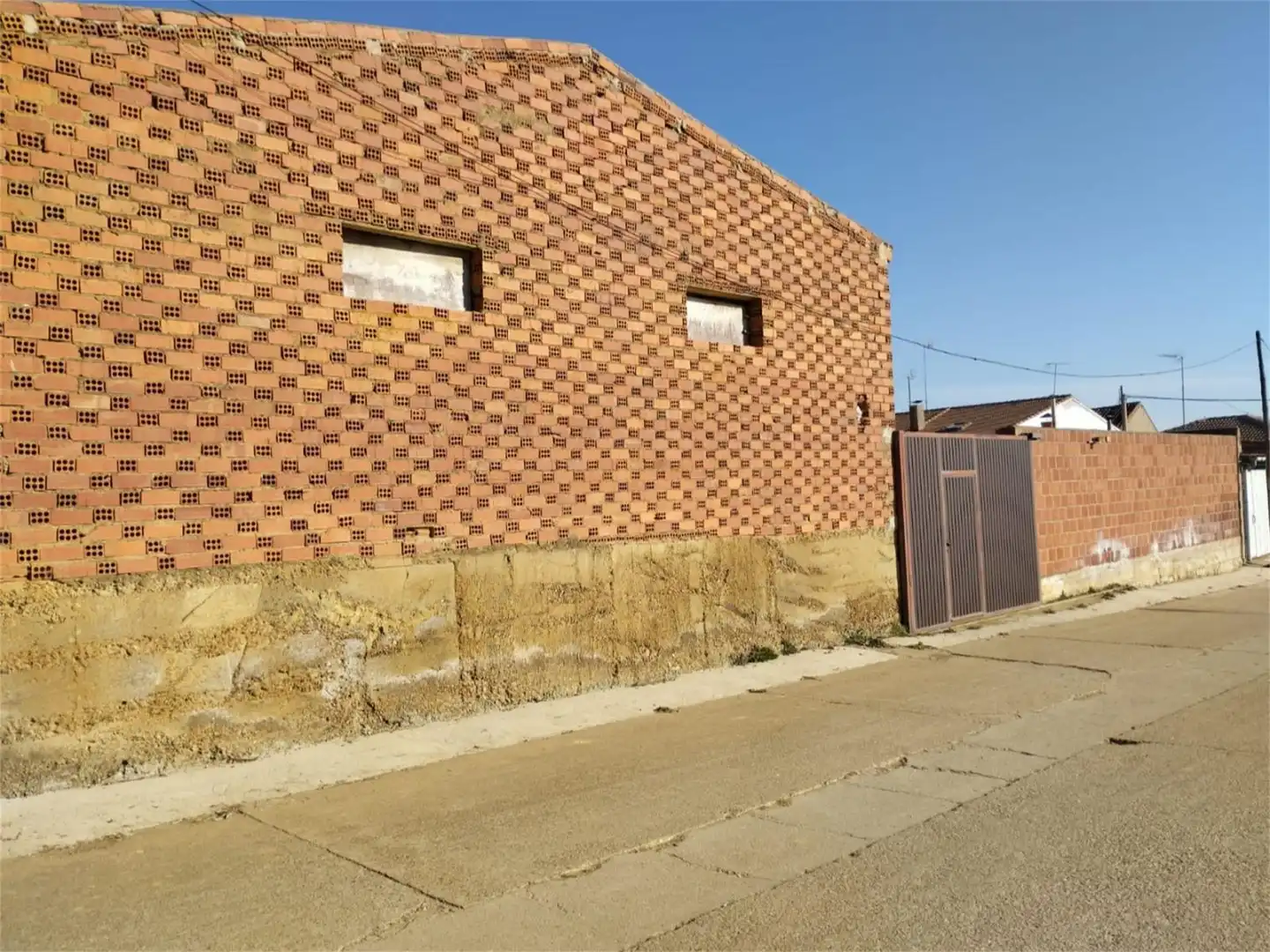 Vista exterior de Planta baixa en venda en San Miguel del Valle amb Calefacció, Jardí privat i Traster