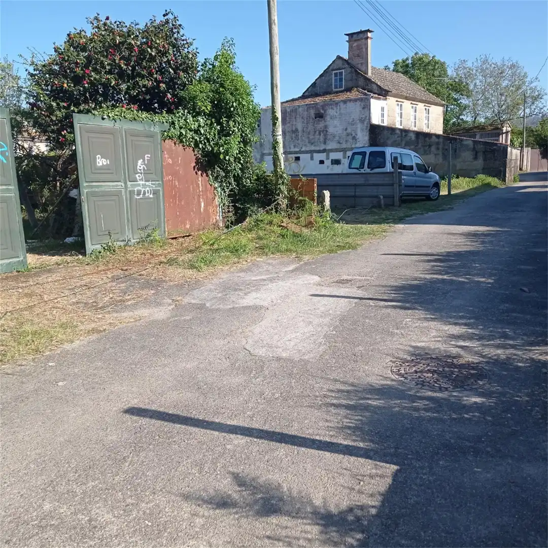 Finca rústica en venta en Camiño dos Muiños, 24, Comesaña - Matamá Parking de Finca rústica en venta en Vigo