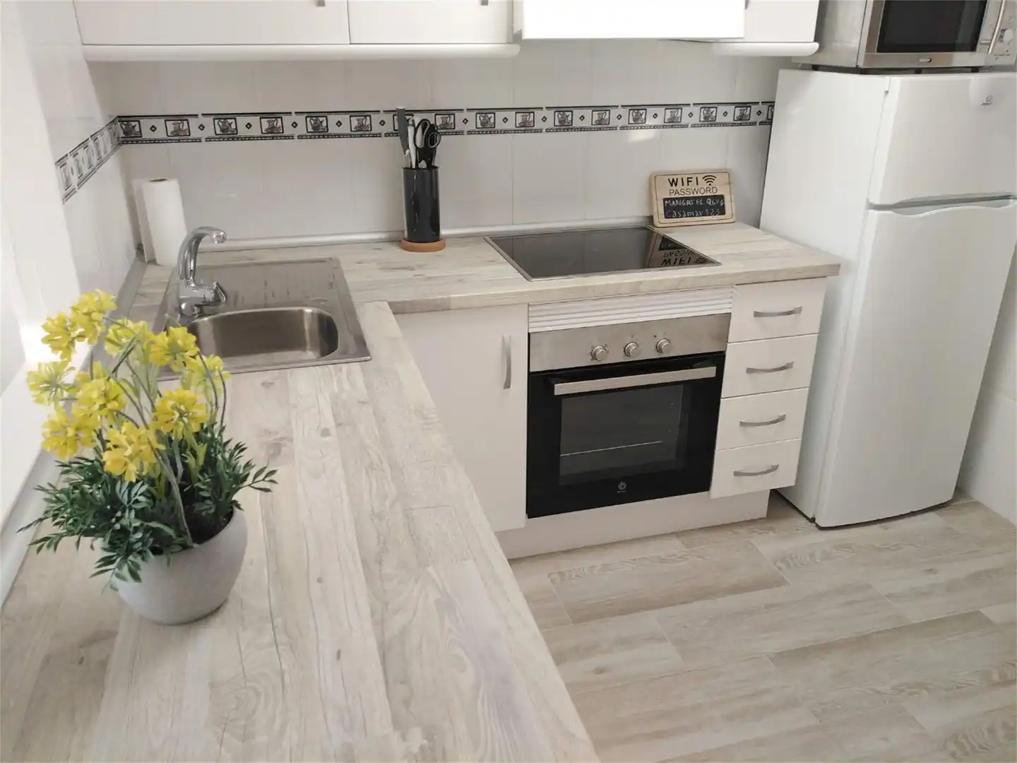 Piso de alquiler en Calle Romero, 3, Cabo de Palos Cocina de Piso de alquiler en Cartagena con Aire acondicionado, Jardín privado y Terraza