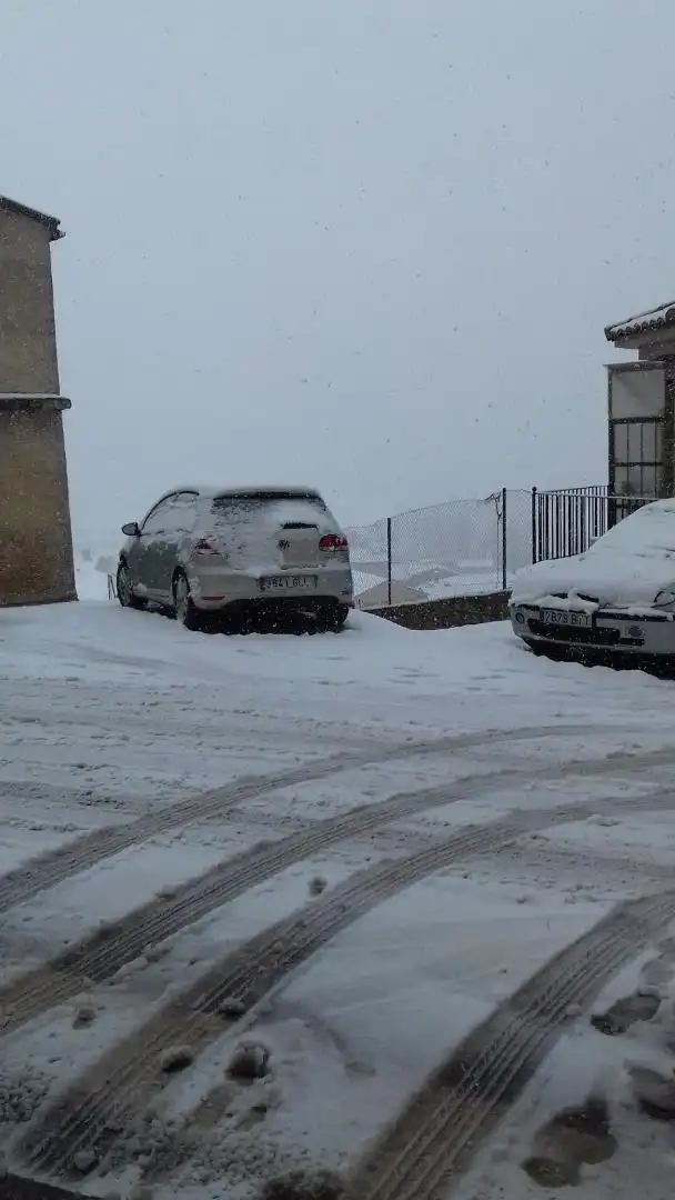 Aparcament de Dúplex en venda en Salvacañete amb Calefacció, Terrassa i Moblat