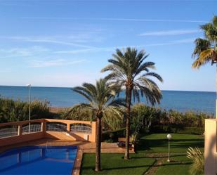 Jardí de Pis de lloguer en Dénia amb Aire condicionat, Terrassa i Piscina