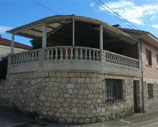 Vista exterior de Casa o xalet en venda en Albillos amb Terrassa