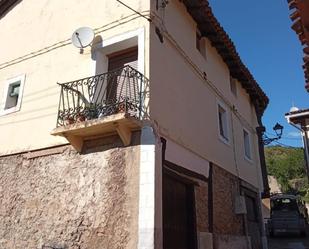 Vista exterior de Casa adosada en venda en Gallinero de Cameros amb Balcó