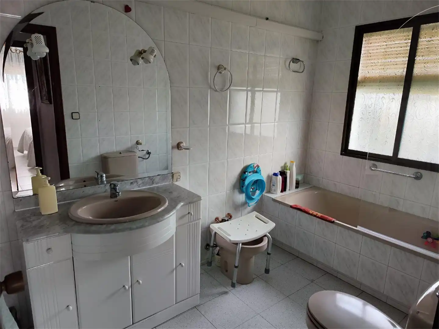 Casa o chalet en venta en Urbanización la Alameda, 30, San Roque - La Cruz - La Rozuela Baño de Casa o chalet en venta en Linares con Aire acondicionado, Jardín privado y Terraza