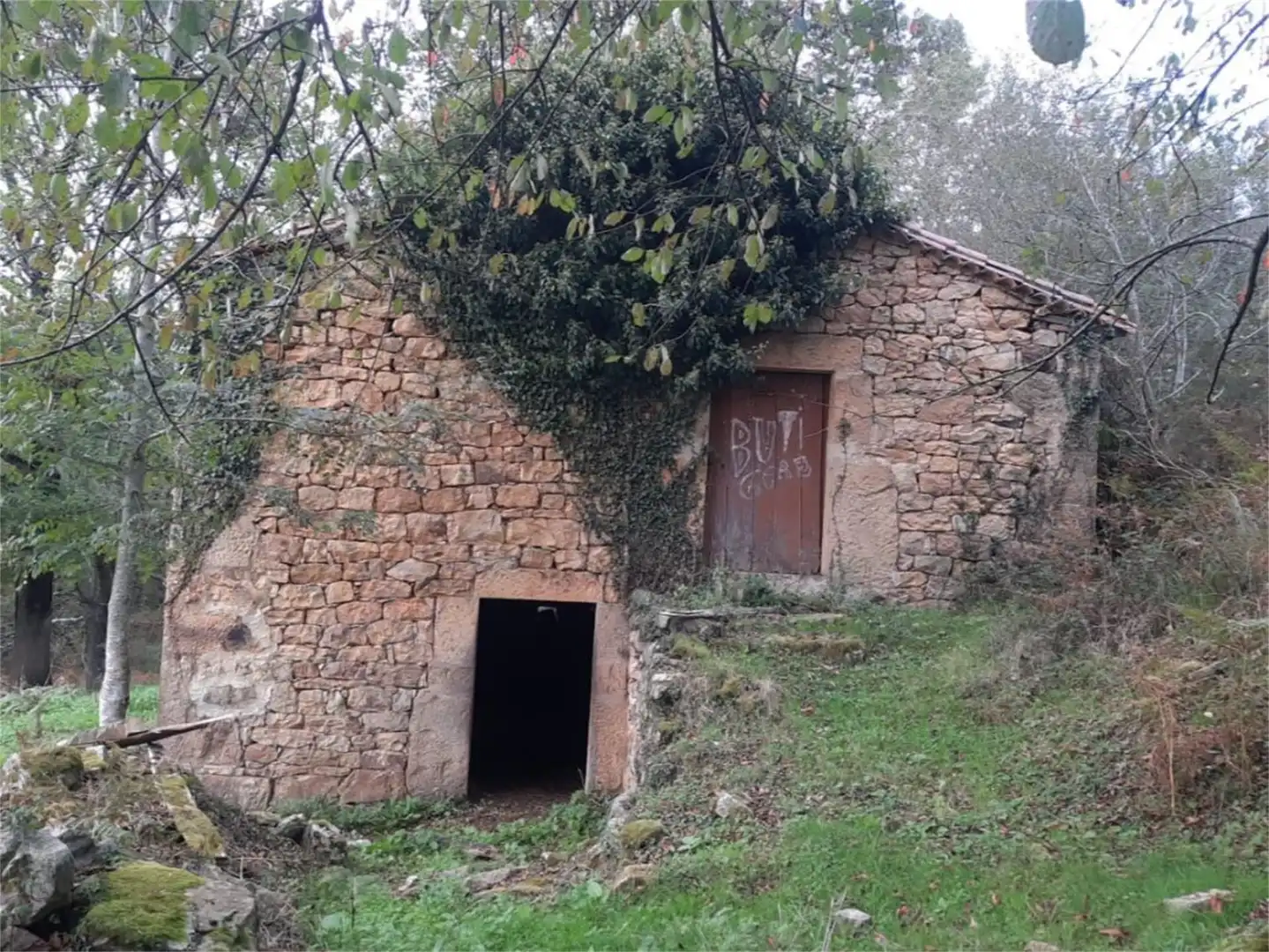 Außenansicht von Country house zum Verkauf in Santiurde de Toranzo