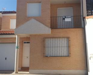 Vista exterior de Casa o xalet en venda en Carrión de Calatrava amb Balcó