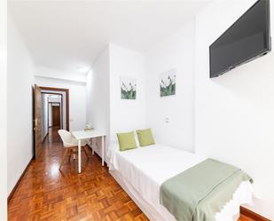 Bedroom of Flat to share in Ávila Capital  with Air Conditioner and Balcony