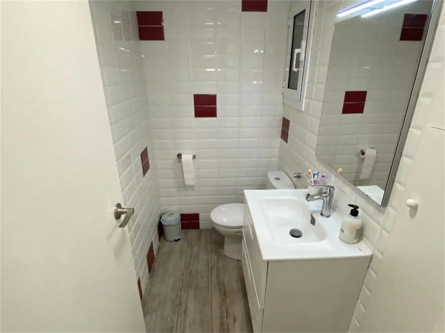 Badezimmer von Büro zum Verkauf in Barcelona