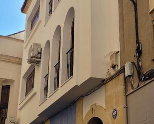 Vista exterior de Casa adosada en venda en Andújar amb Aire condicionat, Terrassa i Piscina