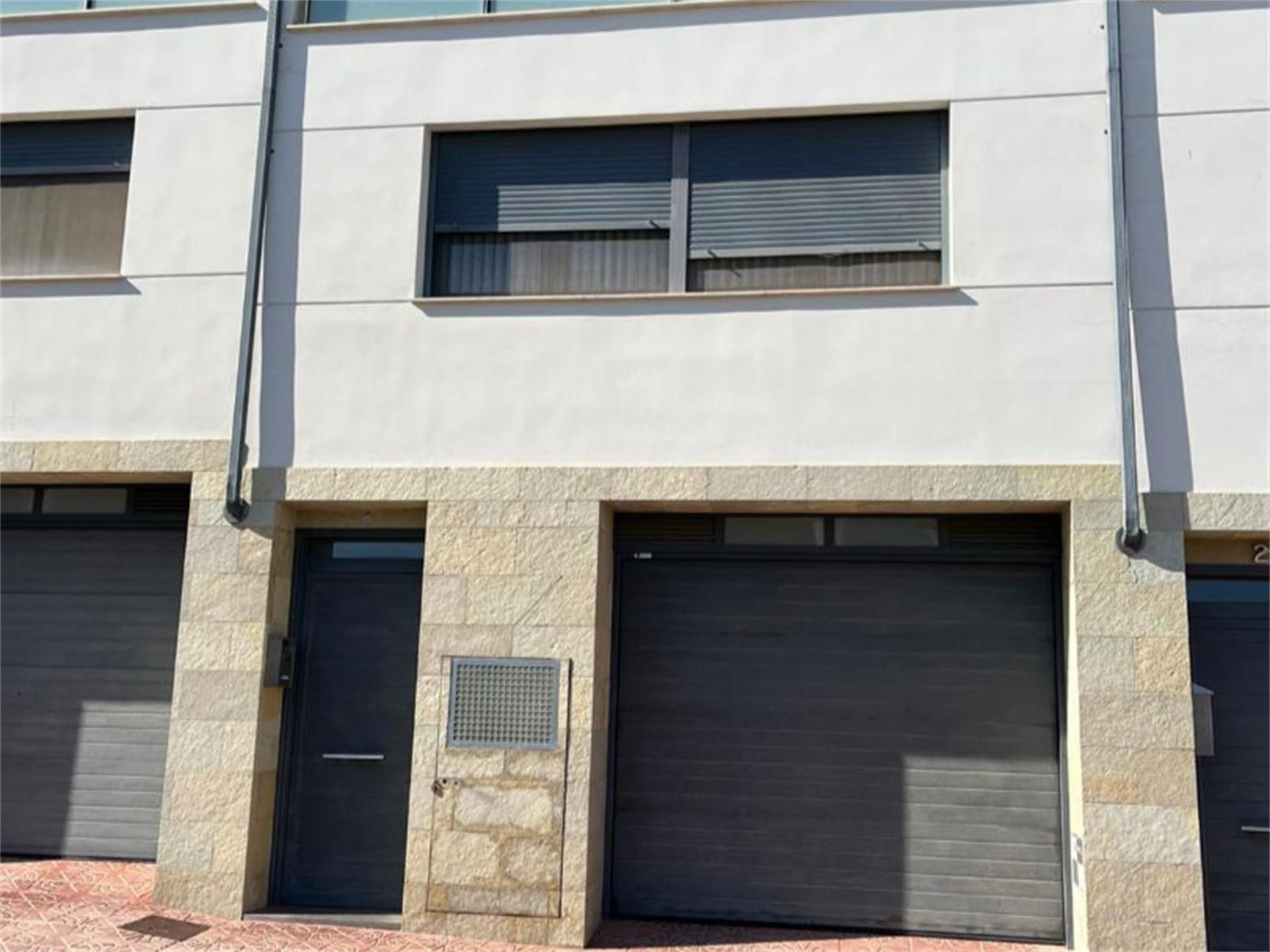 Vista exterior de Casa adosada en venda en Llocnou d'En Fenollet amb Aire condicionat, Calefacció i Terrassa
