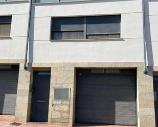 Vista exterior de Casa adosada en venda en Llocnou d'En Fenollet amb Aire condicionat, Terrassa i Balcó