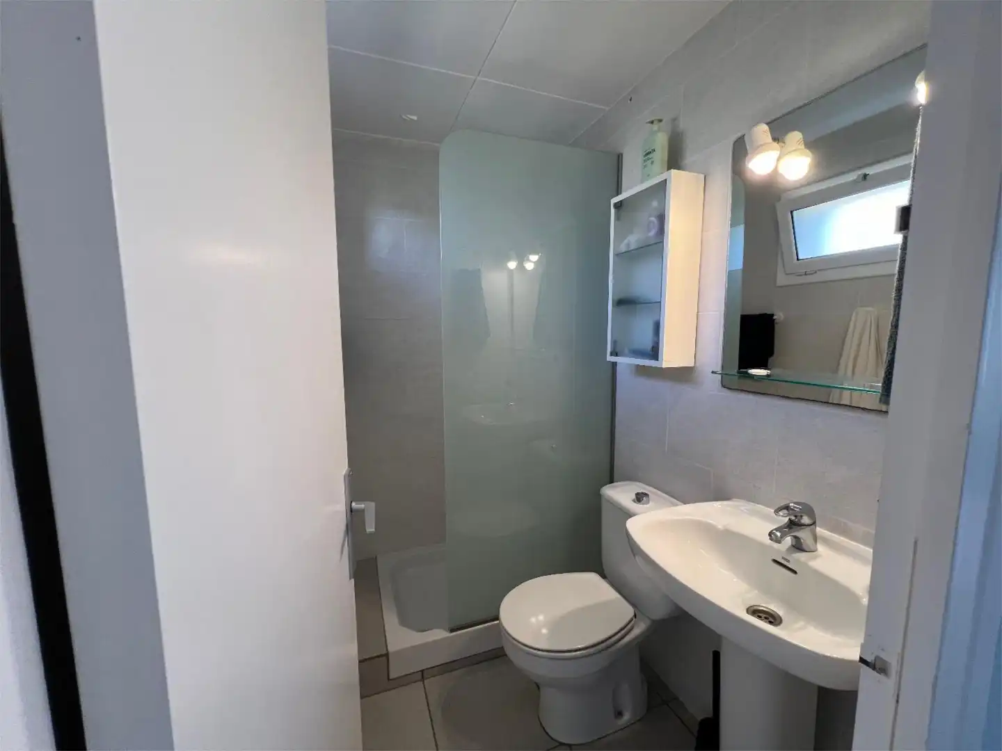 Wohnung zum Verkauf in Carrer Cardina, 14, El Mas Pinell Badezimmer von Wohnung zum Verkauf in L'Estartit mit Klimaanlage, Heizung und Terrasse