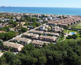 Vista exterior de Casa o xalet en venda en L'Estartit amb Terrassa, Piscina i Balcó