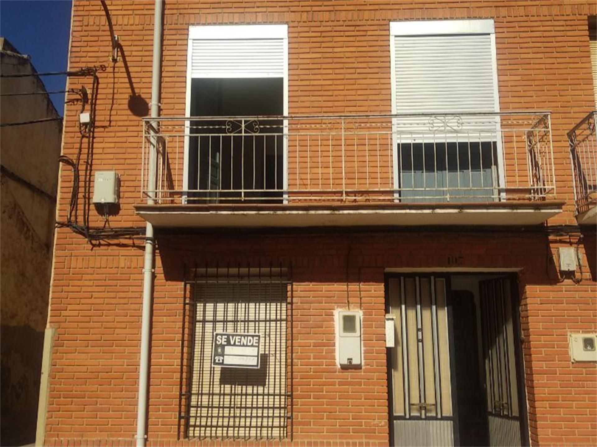 Vista exterior de Casa adosada en venda en Villanueva de la Fuente amb Terrassa, Moblat i Balcó