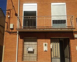 Vista exterior de Casa adosada en venda en Villanueva de la Fuente amb Terrassa i Balcó