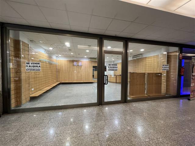Local comercial en Venta en Calle del Marqués de Santillana, 6 en Centro