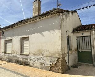 Vista exterior de Casa adosada en venda en Dueñas