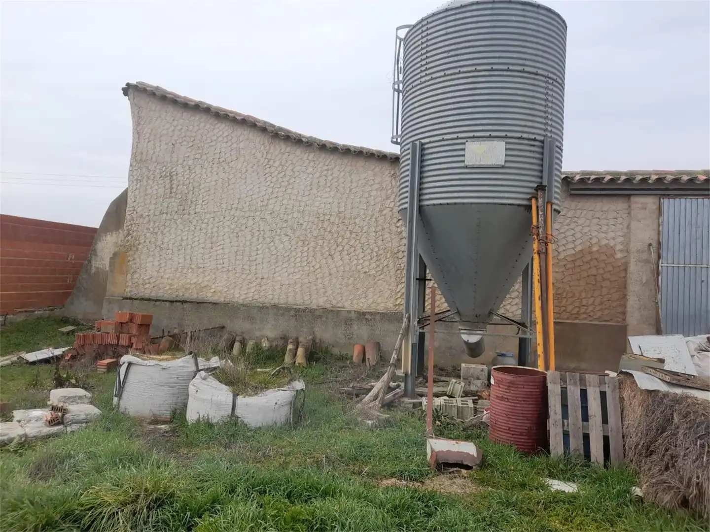 Vista exterior de Terreno en venta en Bolaños de Campos