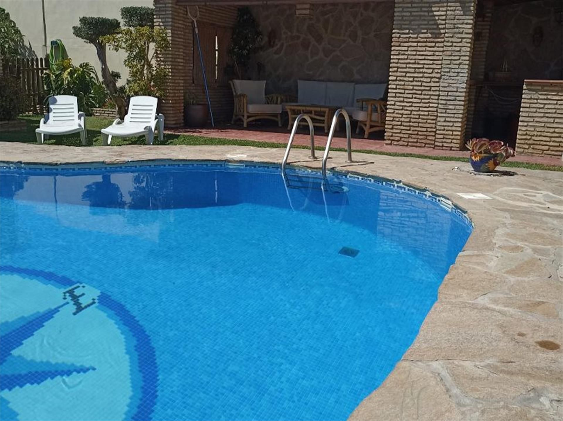 Piscina de Pis de lloguer en Chiclana de la Frontera amb Aire condicionat, Calefacció i Jardí privat