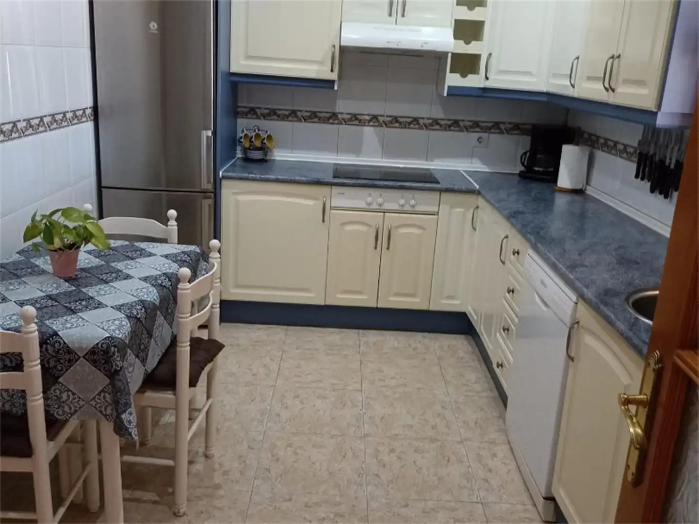 Piso de alquiler en Carretera de la Barrosa, 2.5, Los Gallos Cocina de Piso de alquiler en Chiclana de la Frontera con Aire acondicionado, Calefacción y Jardín privado