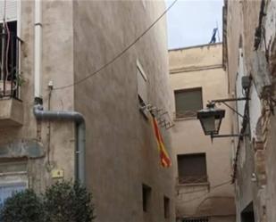 Vista exterior de Casa adosada en venda en Tortosa amb Terrassa i Balcó