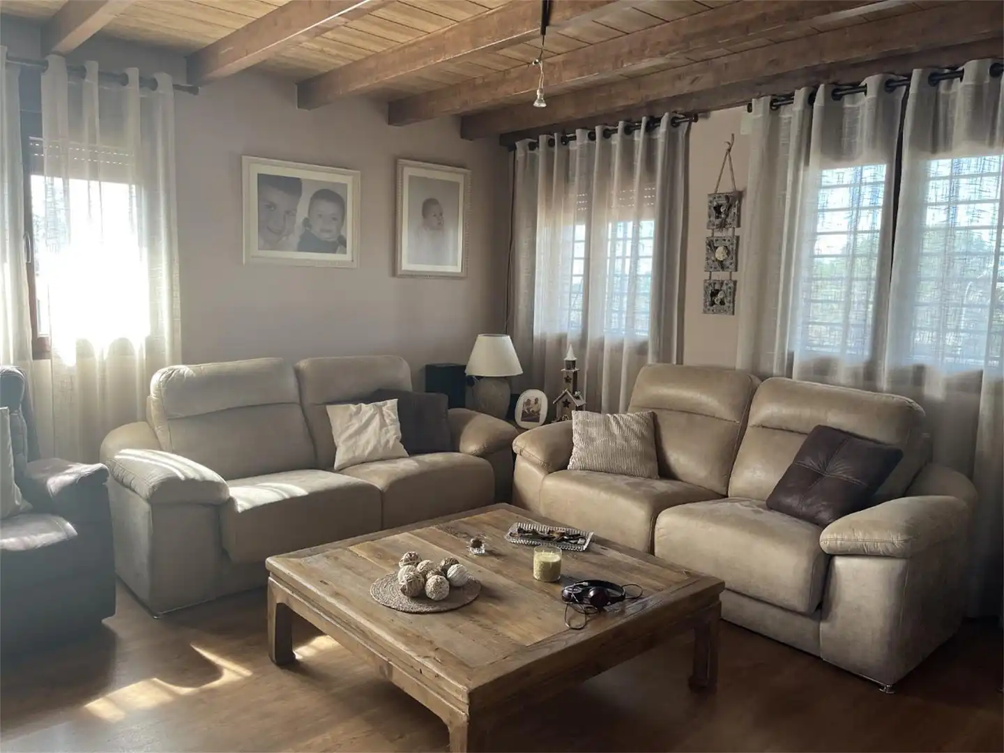 Casa o xalet en venda a Calle Joaquin Rodrigo, 23, Hoyo de Manzanares Sala d'estar de Casa o xalet en venda en Hoyo de Manzanares amb Aire condicionat, Jardí privat i Parquet