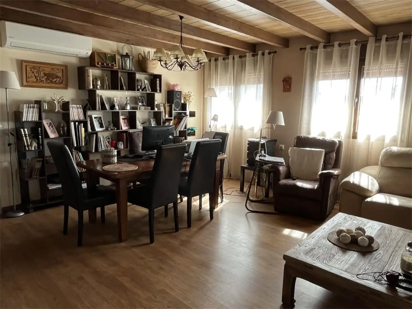 Casa o xalet en venda a Calle Joaquin Rodrigo, 23, Hoyo de Manzanares Sala d'estar de Casa o xalet en venda en Hoyo de Manzanares amb Aire condicionat, Jardí privat i Parquet