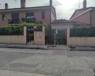 Vista exterior de Casa o xalet en venda en Valle de Tobalina amb Terrassa i Balcó