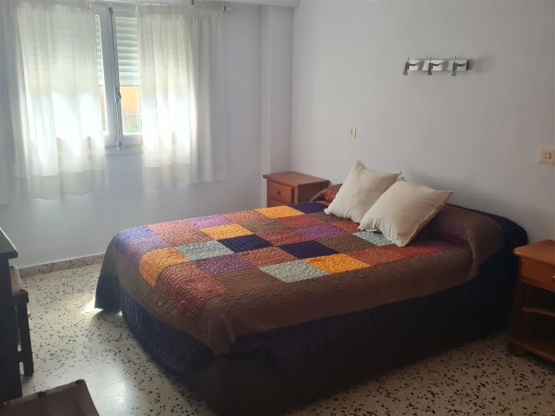 Apartament de lloguer a Cami Ample, 19, Las Rotas / Les Rotes Dormitori de Apartament de lloguer en Dénia amb Calefacció, Terrassa i Piscina