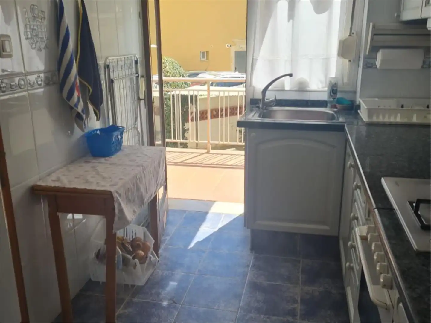 Apartamento de alquiler en Cami Ample, 19, Las Rotas / Les Rotes Cocina de Apartamento de alquiler en Dénia con Calefacción, Terraza y Piscina