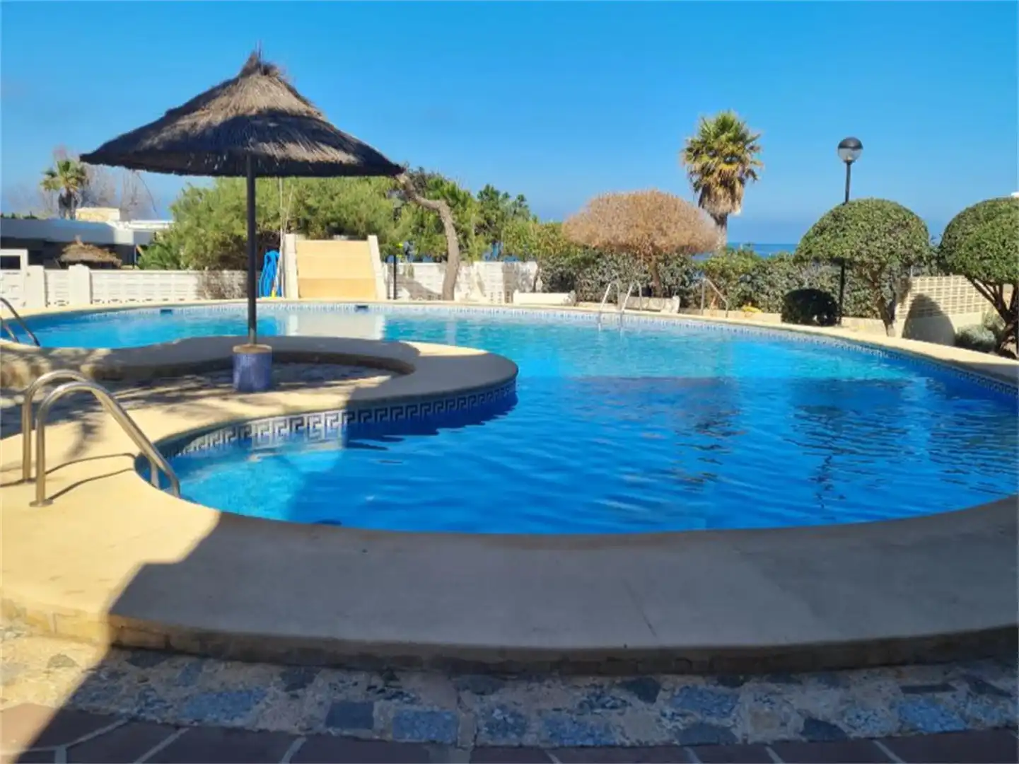Apartamento de alquiler en Cami Ample, 19, Las Rotas / Les Rotes Piscina de Apartamento de alquiler en Dénia con Calefacción, Terraza y Piscina