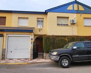 Exterior view of Single-family semi-detached for sale in Quintanar de la Orden  with Air Conditioner and Terrace