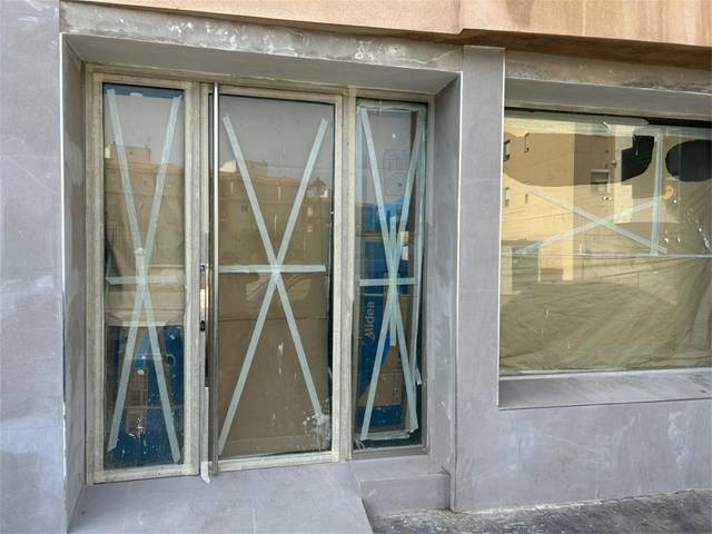 Local comercial en Alquiler en Avenida de la Colonia, 40 en Puente Mayorga - Campamento