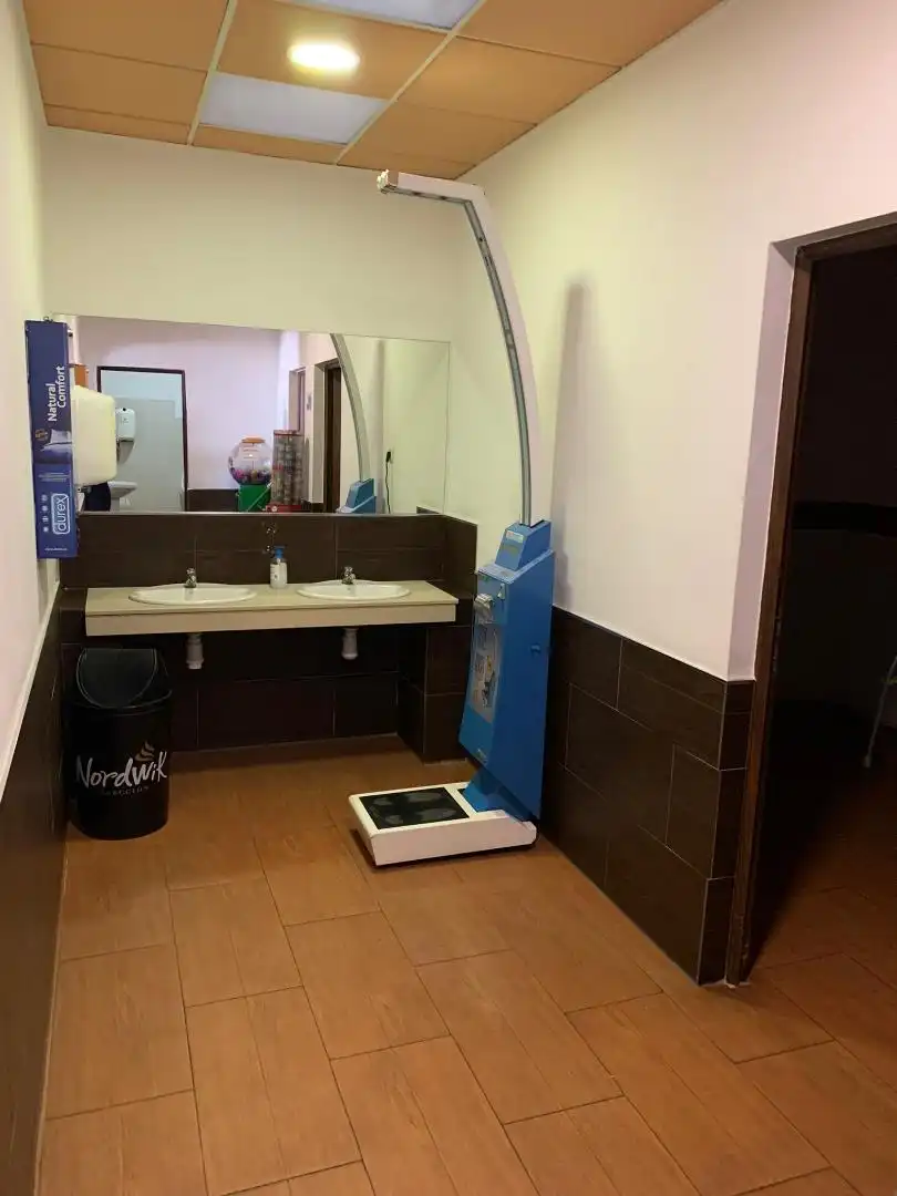 Badezimmer von Geschaftsraum zur Miete in Moraleda de Zafayona mit Klimaanlage und Heizung