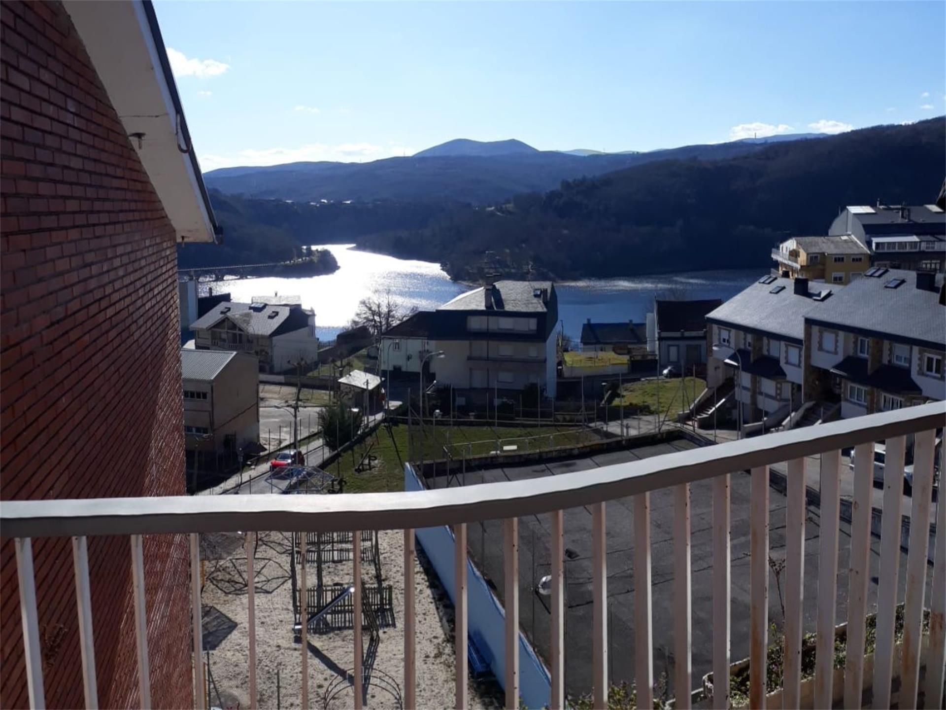 Vista exterior de Pis en venda en Viana do Bolo amb Calefacció, Jardí privat i Traster