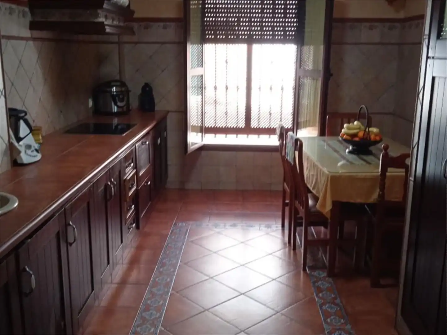 Casa adosada en venta en Calle Sierra de Aracena, 10, Lora del Río Cocina de Casa adosada en venta en Lora del Río con Aire acondicionado, Calefacción y Terraza