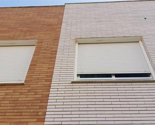 Vista exterior de Casa adosada en venda en Almazora / Almassora amb Aire condicionat, Terrassa i Piscina