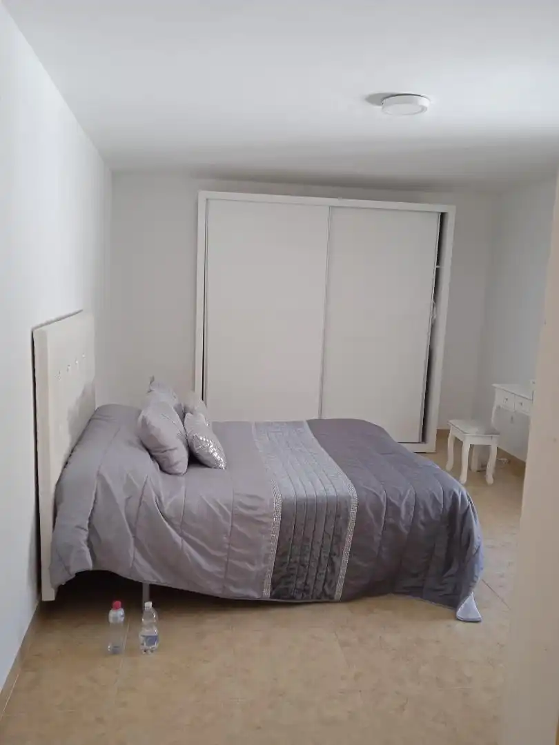 Casa adosada en venda a Calle Mandrona, 6, Úbeda Dormitori de Casa adosada en venda en Úbeda amb Aire condicionat, Parquet i Terrassa