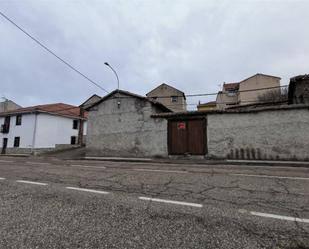 Vista exterior de Finca rústica en venda en Riello amb Balcó