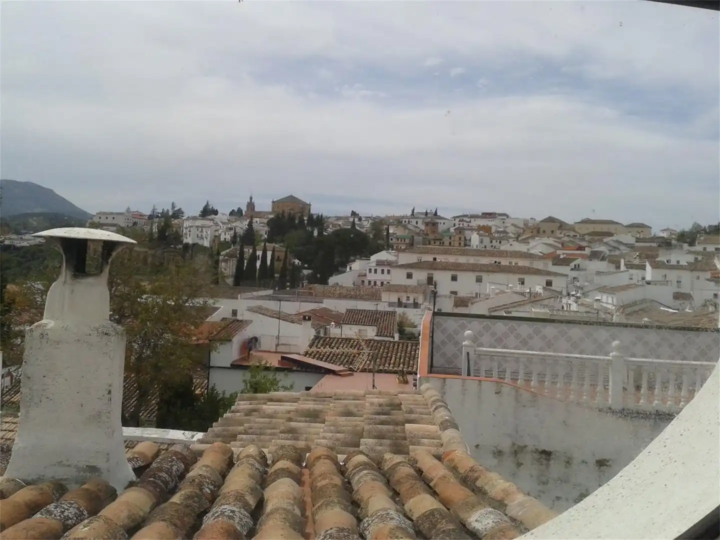 Casa adosada en venda a Calle Clavero, 27, Casco Histórico Vista exterior de Casa adosada en venda en Ronda amb Aire condicionat, Terrassa i Piscina