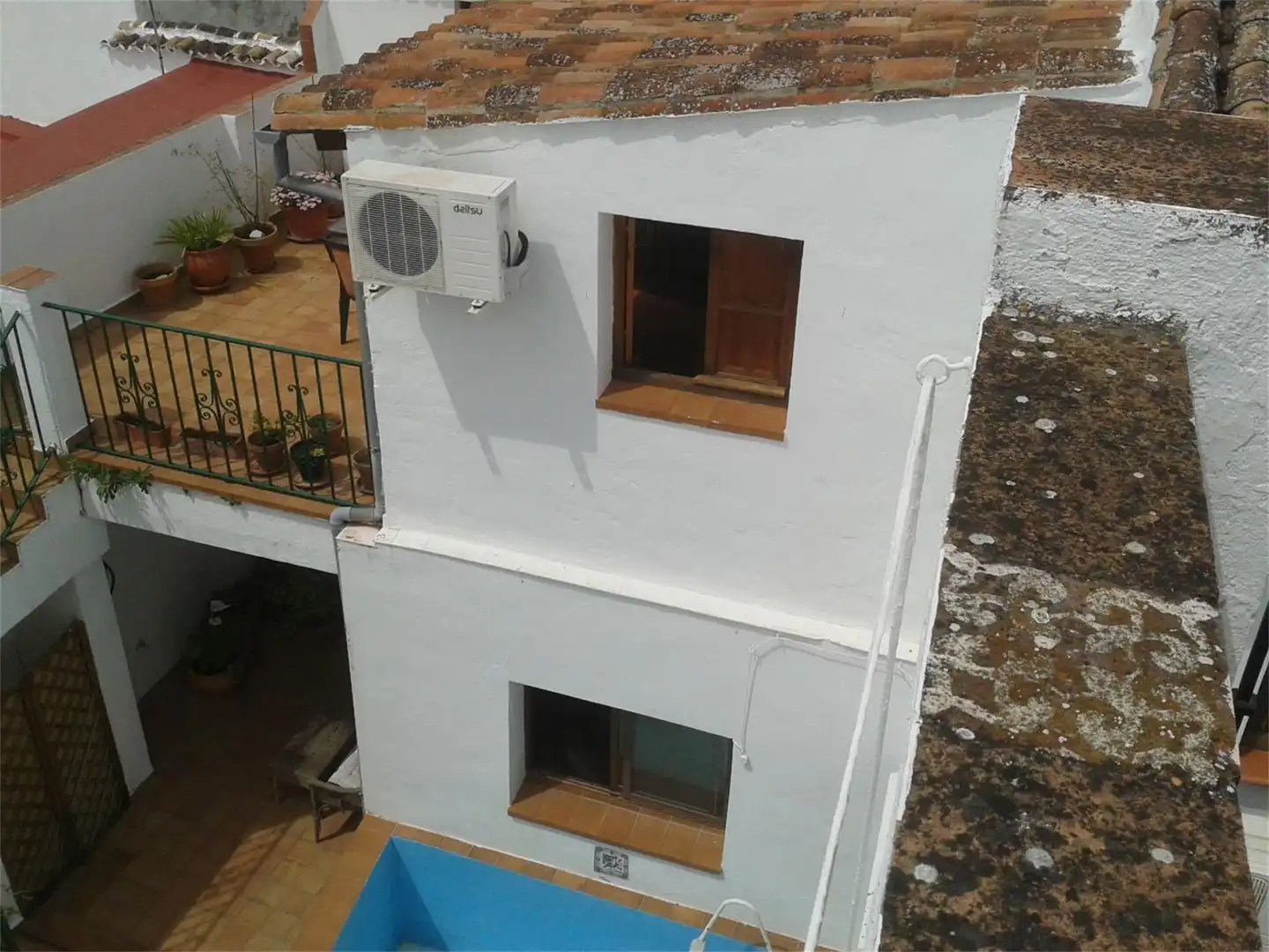 Casa adosada en venda a Calle Clavero, 27, Casco Histórico Vista exterior de Casa adosada en venda en Ronda amb Aire condicionat, Terrassa i Piscina