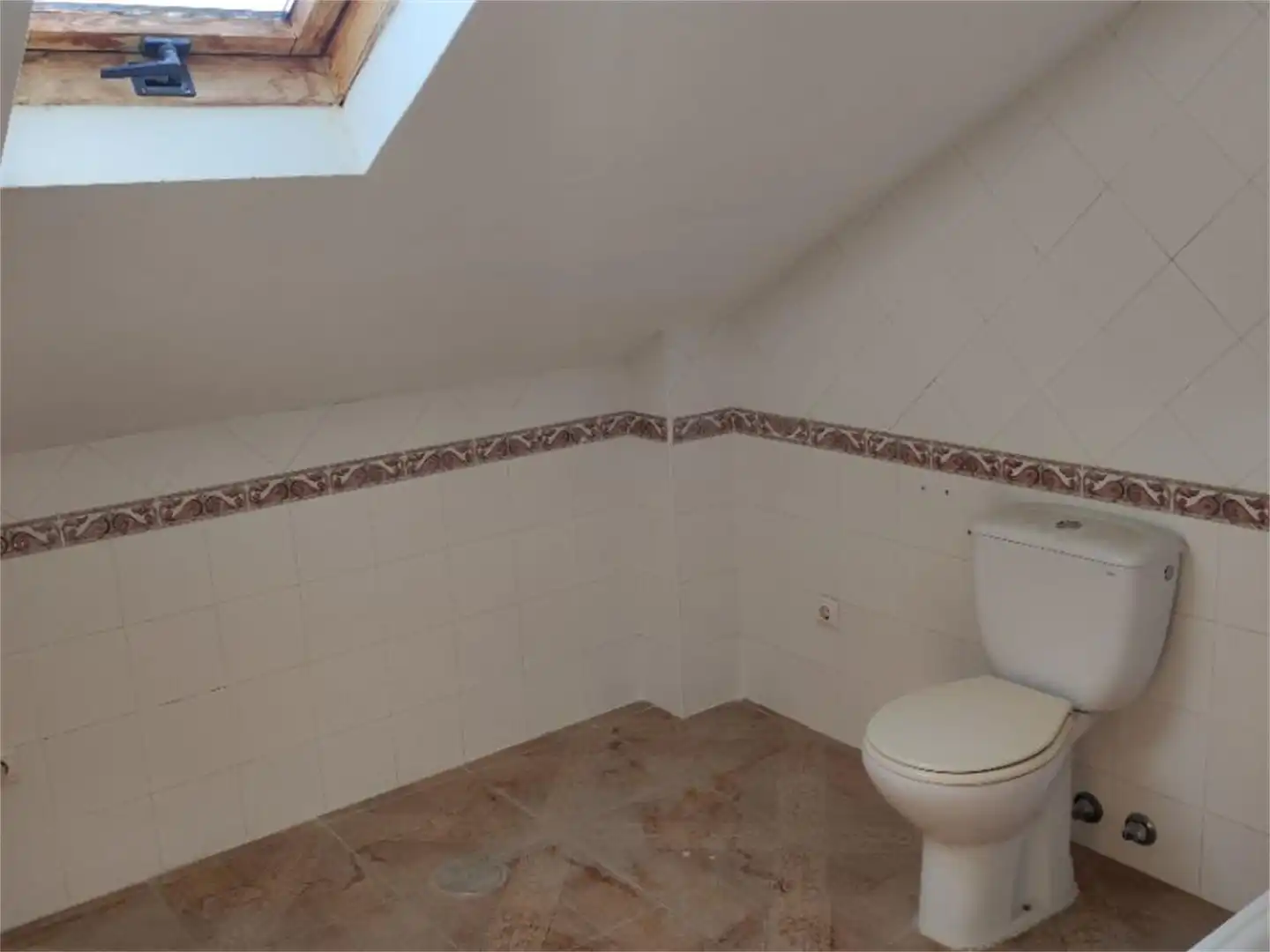 Bany de Àtic en venda en Villamayor de Santiago amb Parquet i Terrassa