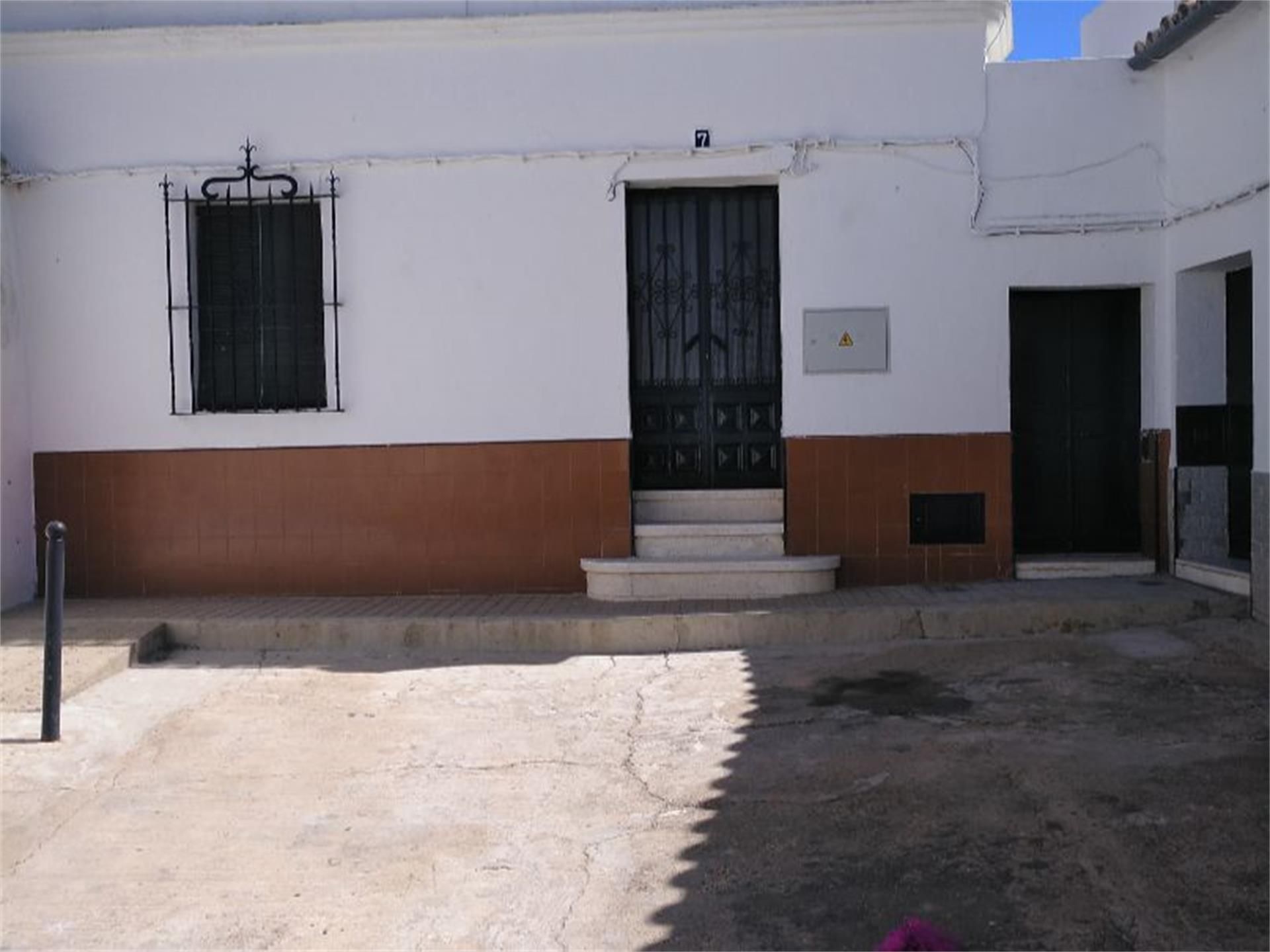 Vista exterior de Pis en venda en El Pedroso amb Aire condicionat i Terrassa