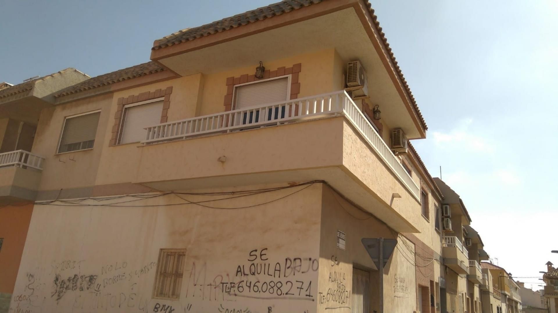 Vista exterior de Casa adosada en venda en Cartagena amb Aire condicionat, Terrassa i Balcó