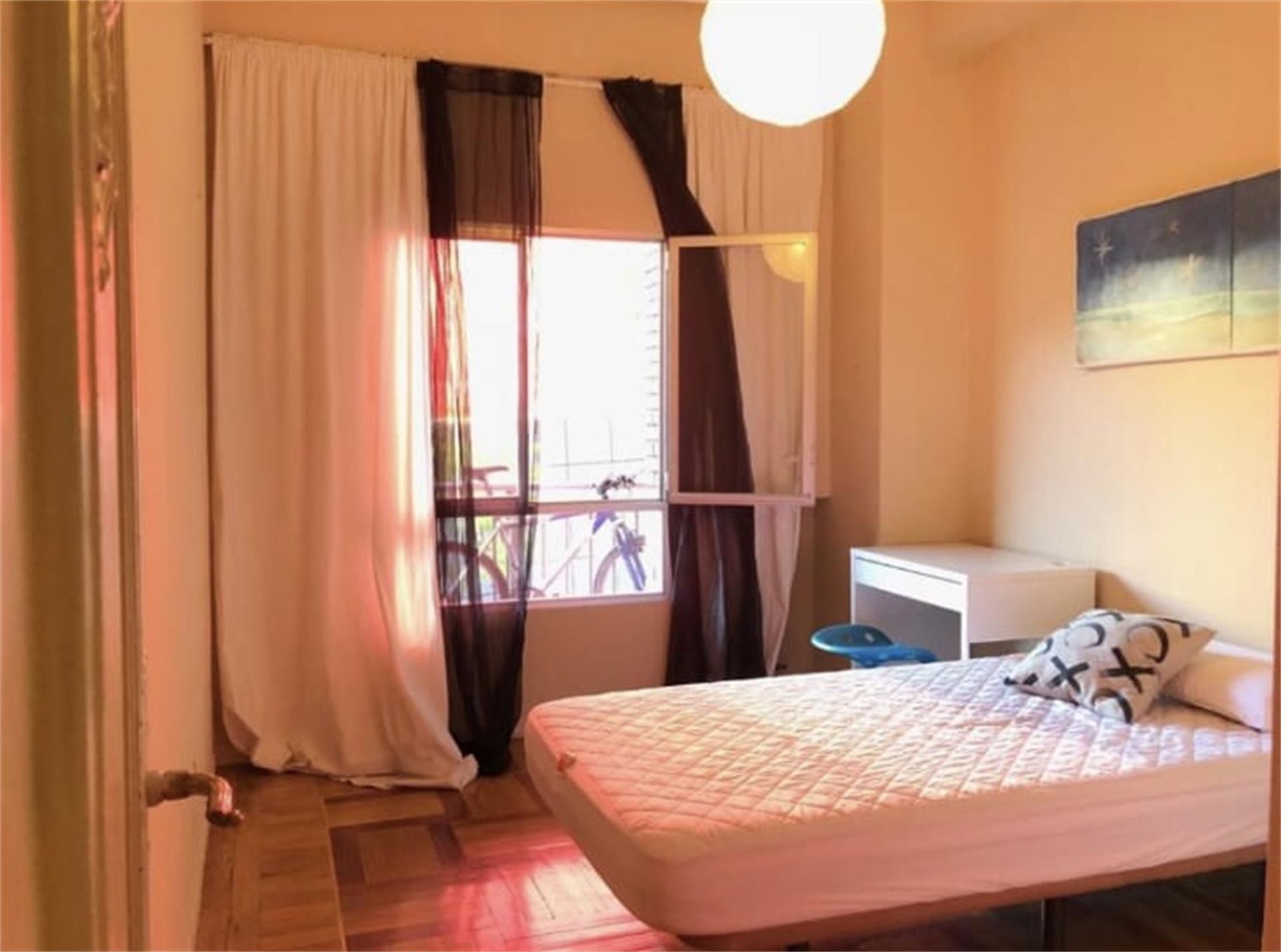 Habitación de Piso para compartir en  Madrid Capital con Calefacción, Parquet y Terraza