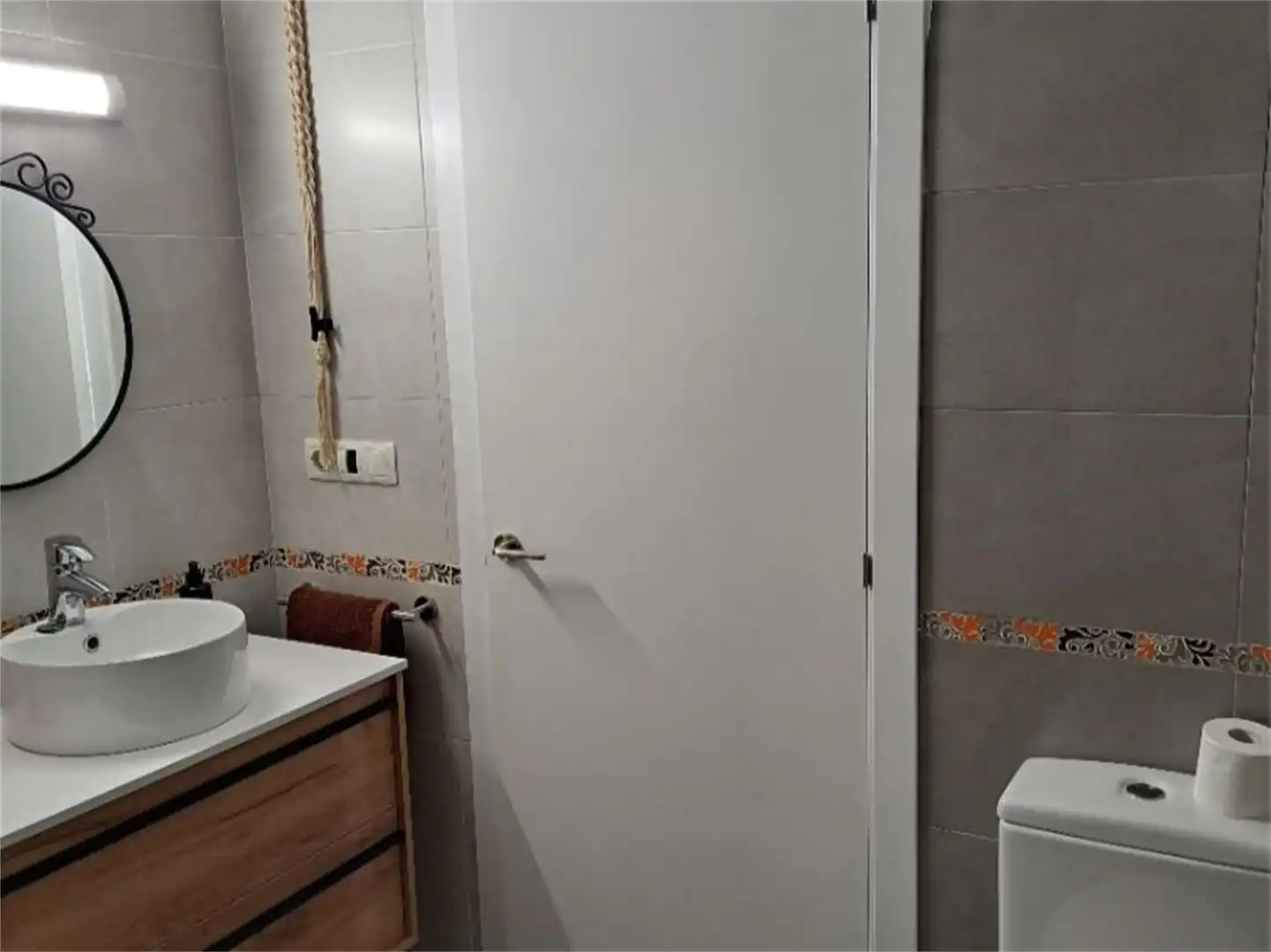 Piso en venta en Plaça Pla dels Àlbers, 20, Manlleu Baño de Piso en venta en Manlleu con Calefacción, Terraza y Parking comunitario