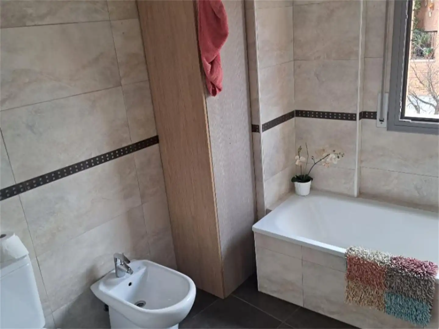 Piso en venta en Plaça Pla dels Àlbers, 20, Manlleu Baño de Piso en venta en Manlleu con Calefacción, Terraza y Parking comunitario